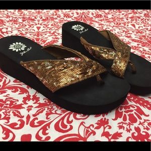 Sequined yellowbox flip flops no tag fits sz 8-9